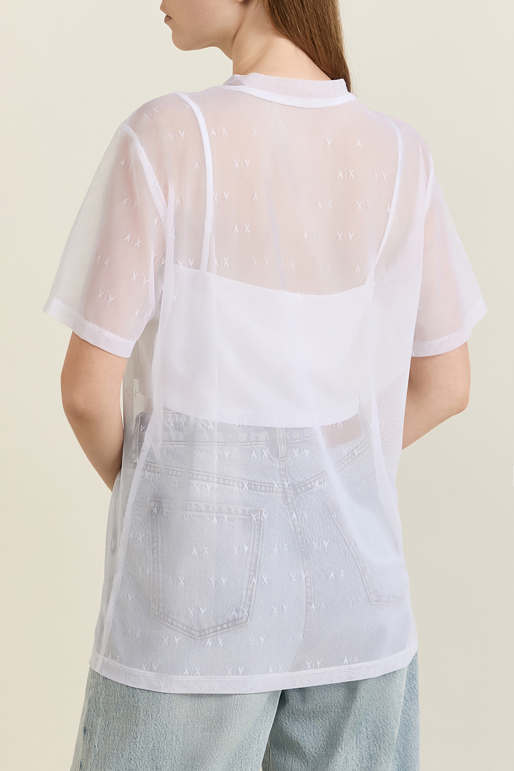 תמונת דוגמן אחורית של חולצת טי שקופה