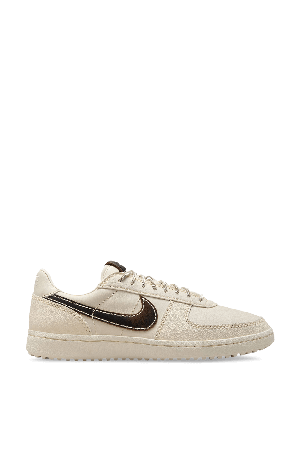 תמונה קידמית של נעלי סניקרס פילד ג'נרל