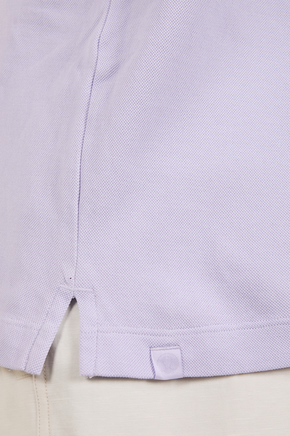 תמונת תקריב דוגמן של Cotton Pique Short-Sleeve Polo Shirt