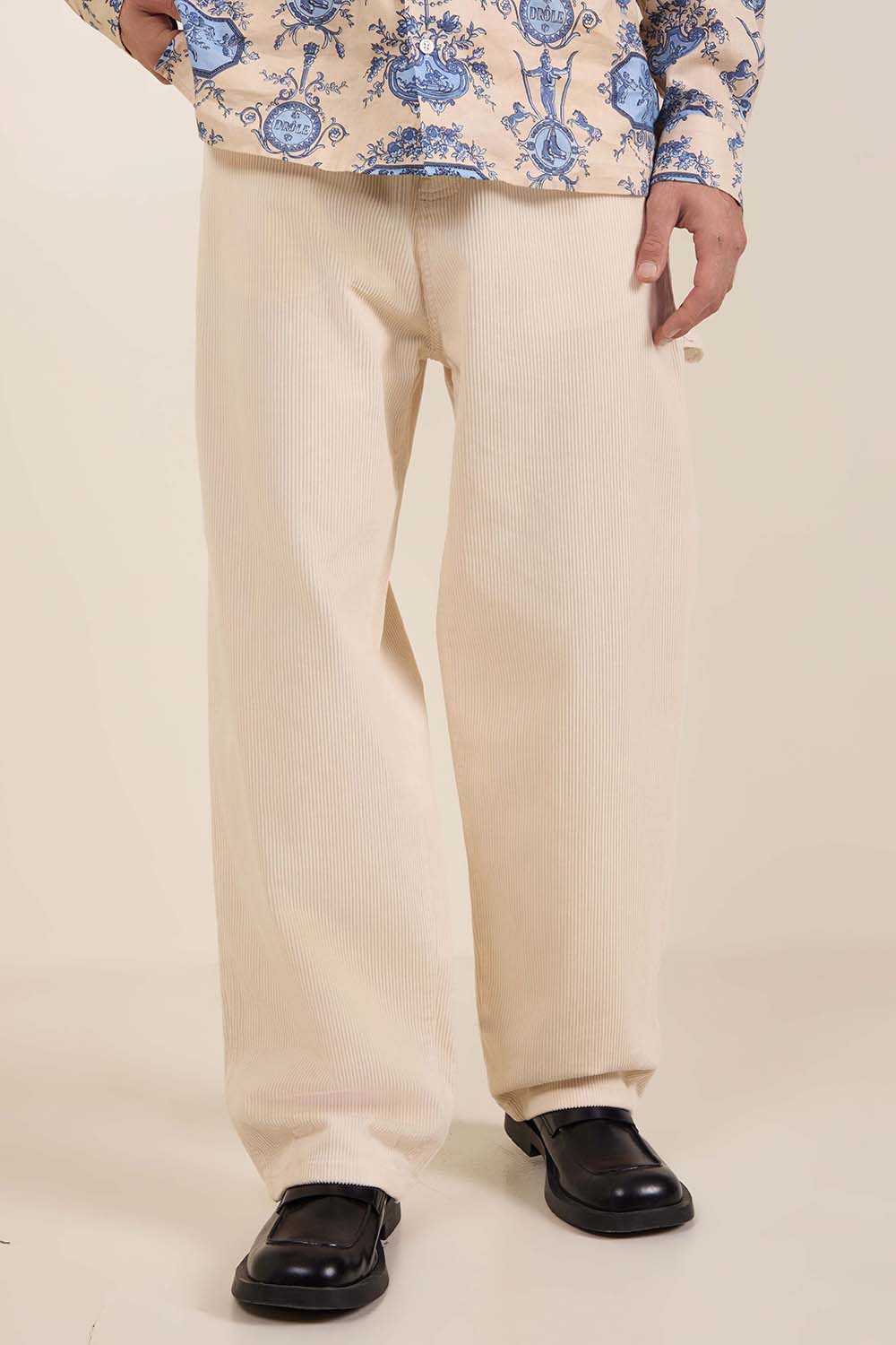 תמונת דוגמן קידמית של מכנסי ג'ינס באגי