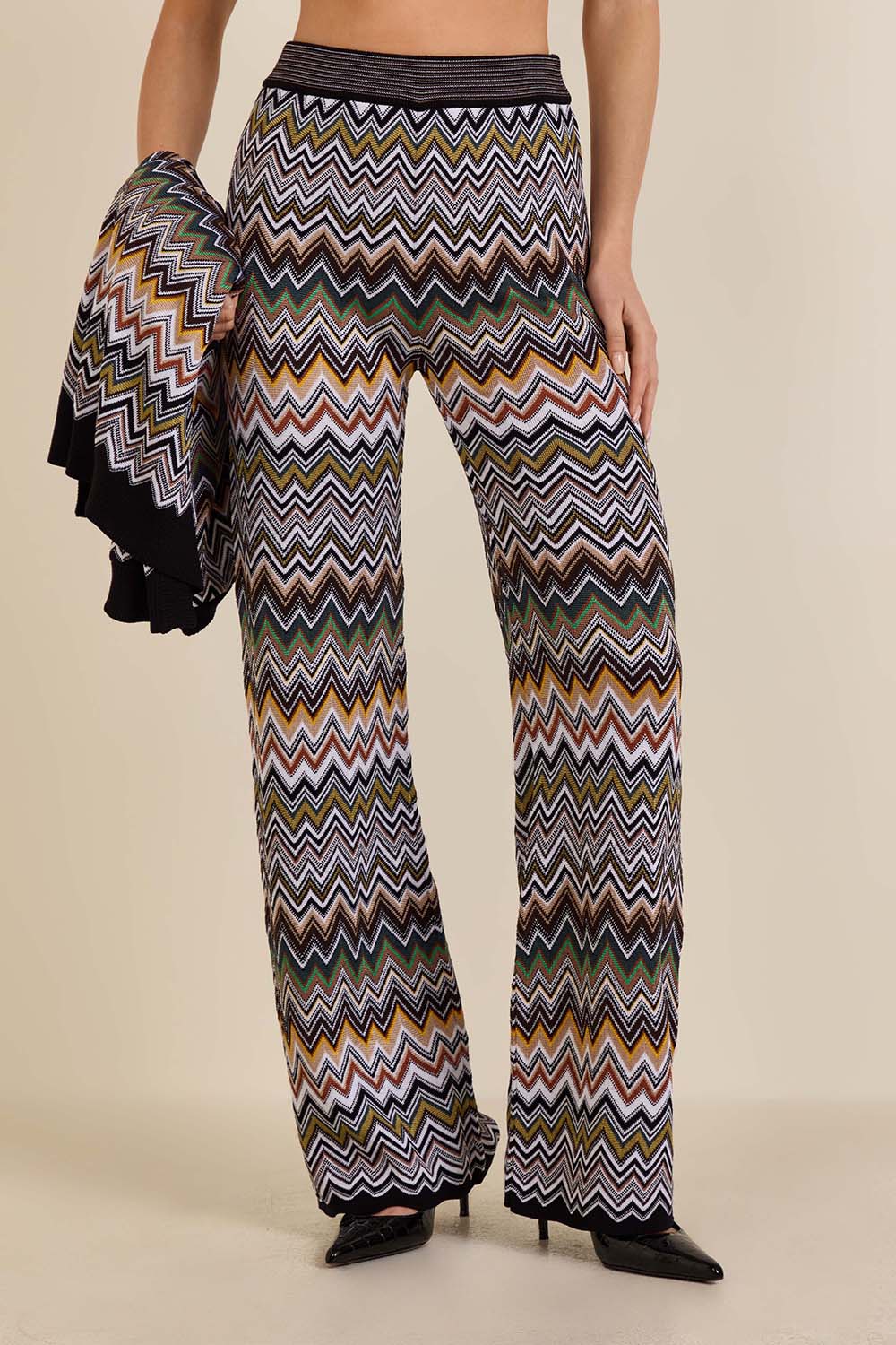 תמונת דוגמן קידמית של מכנסיים ארוכים