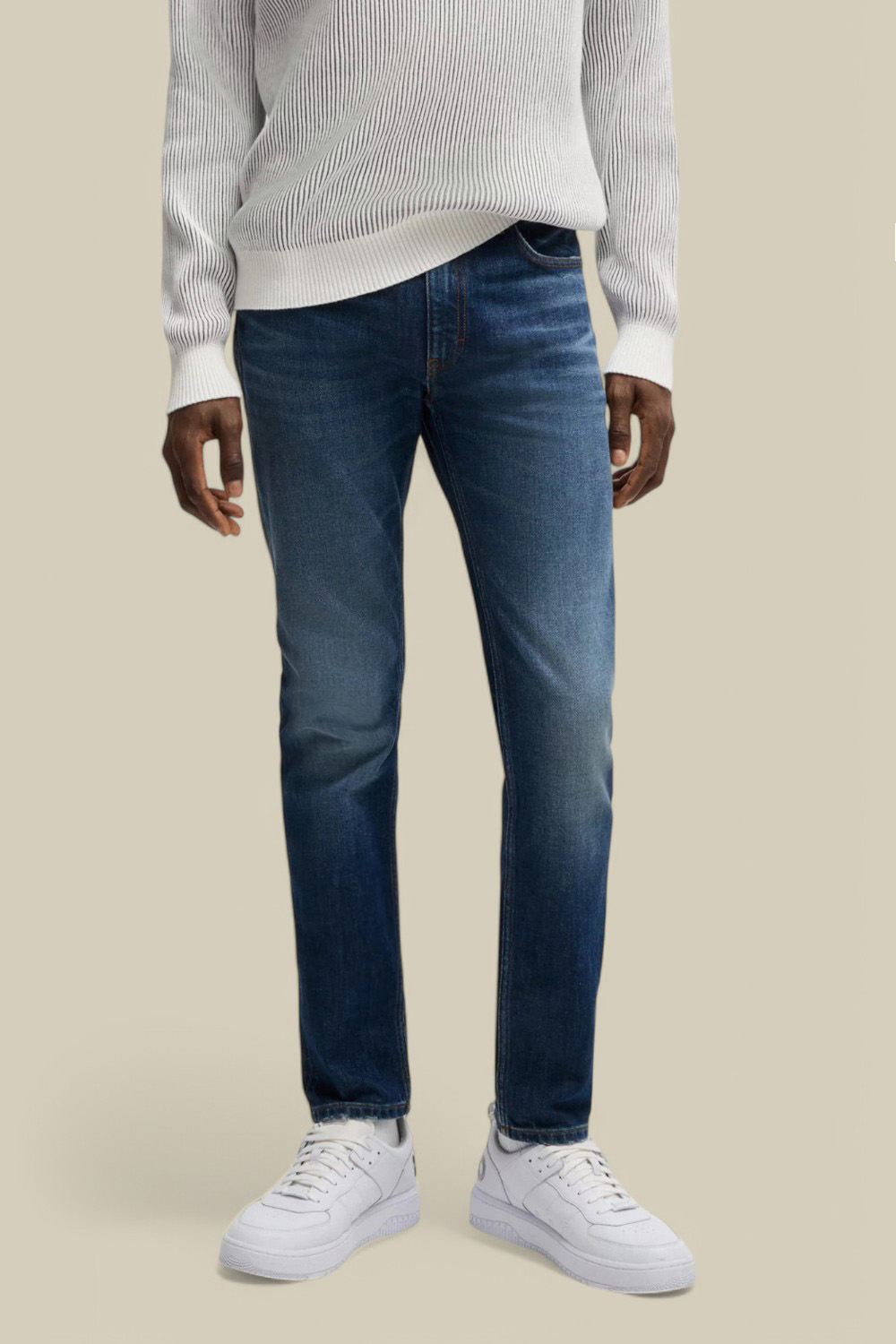 תמונת דוגמן קידמית של מכנסי ג'ינס