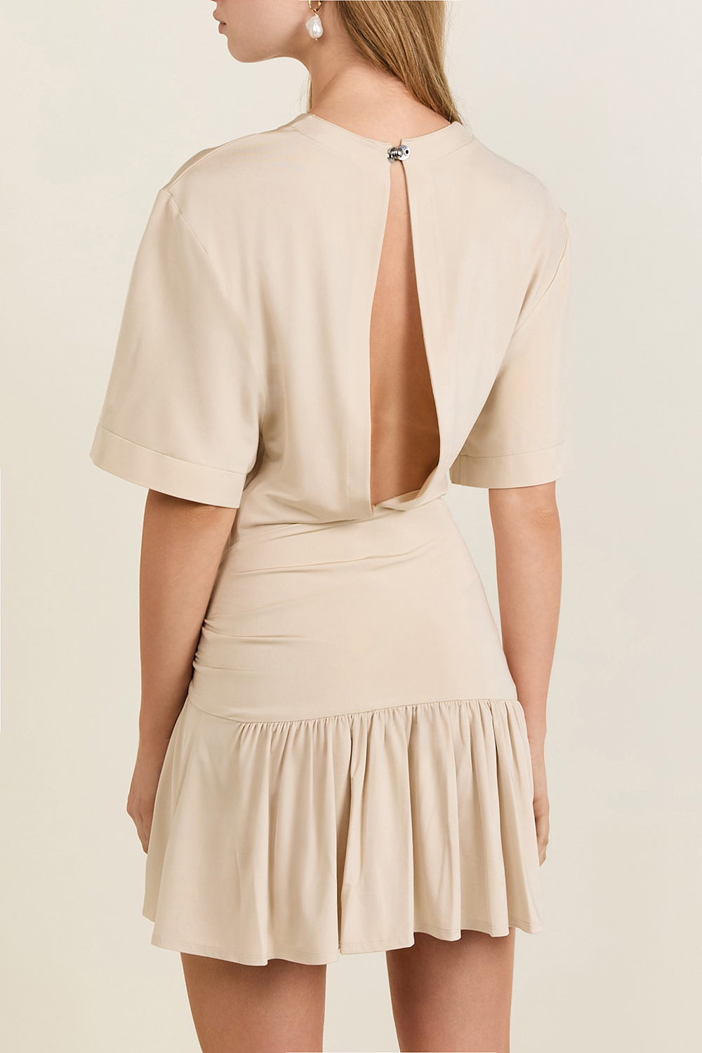 תמונת דוגמן אחורית של שמלת מיני