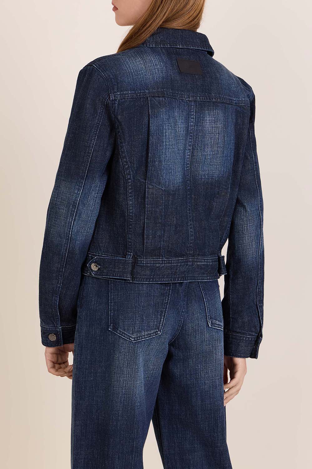 תמונת דוגמן אחורית של ז'קט ג'ינס