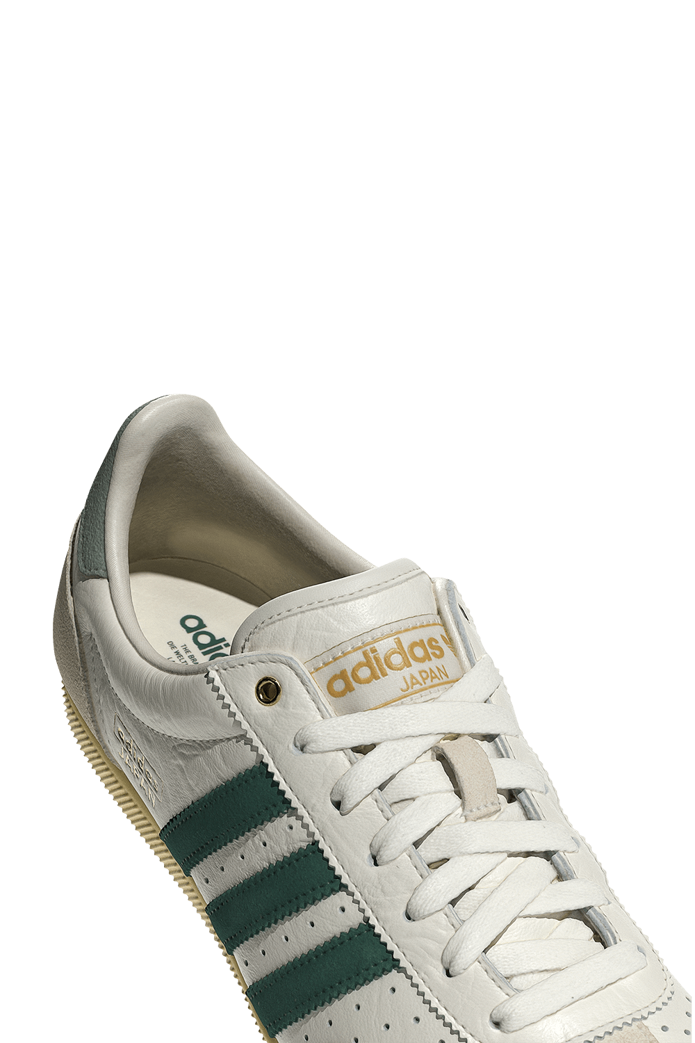 תמונת פנים של נעלי סניקרס יפן