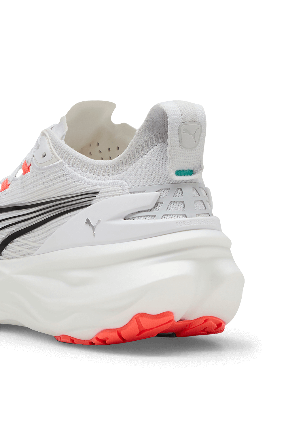 תמונת תקריב של נעלי ריצה פוראבר ראן ניטרו 2