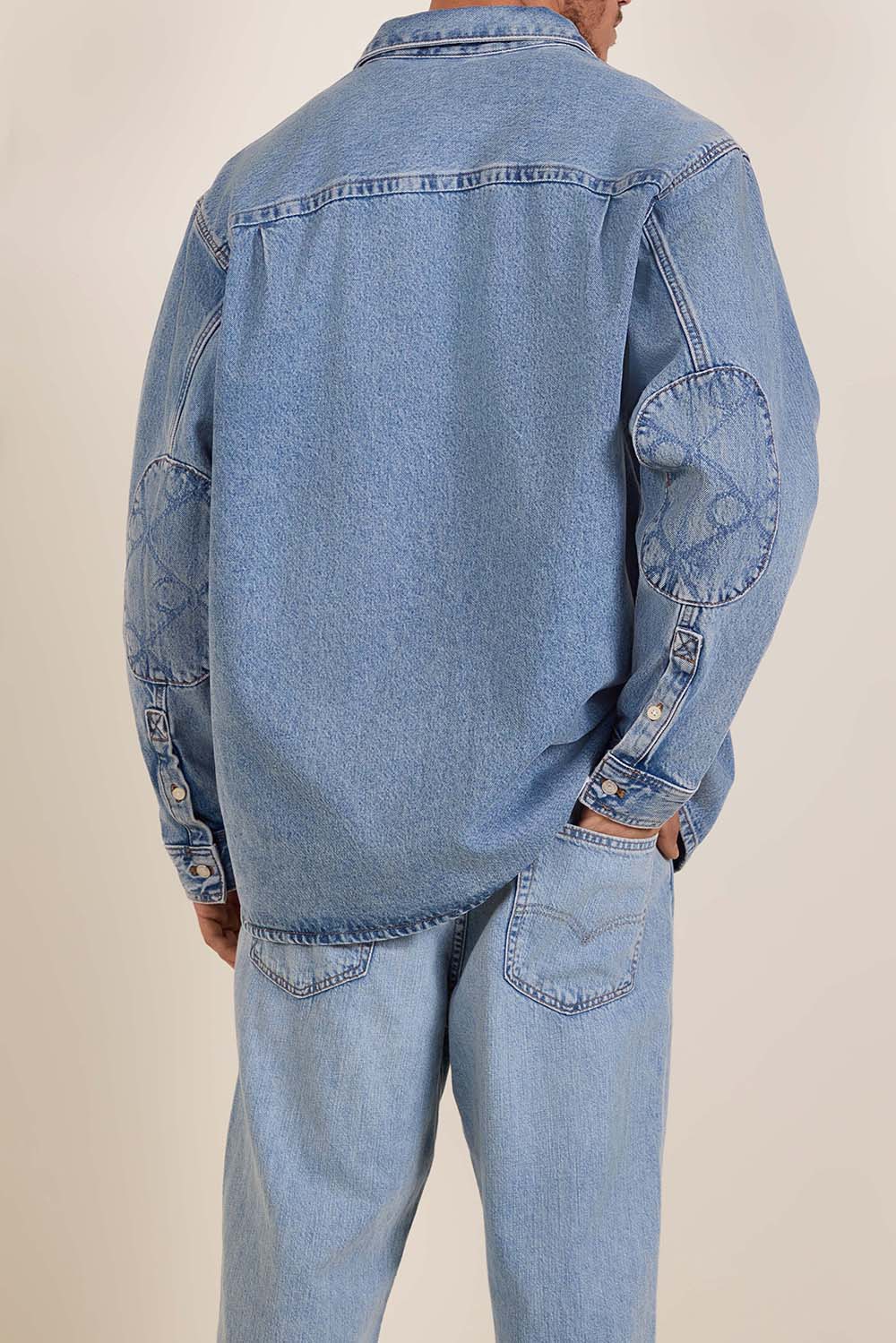 תמונת דוגמן אחורית של חולצת ז'קט ג'ינס 90