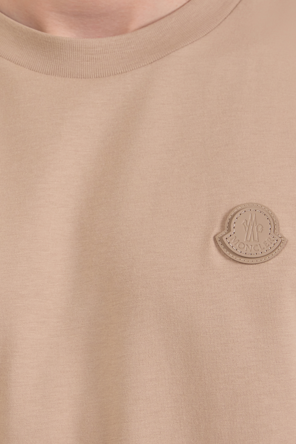 תמונת תקריב דוגמן של חולצת טי