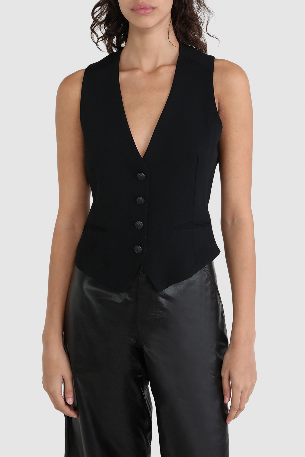 תמונת דוגמן קידמית של וסט