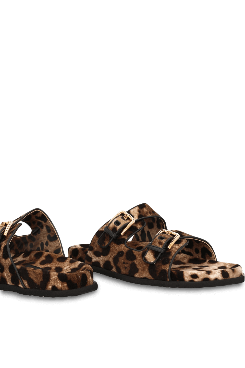 תמונת תקריב של סנדלי סליידס