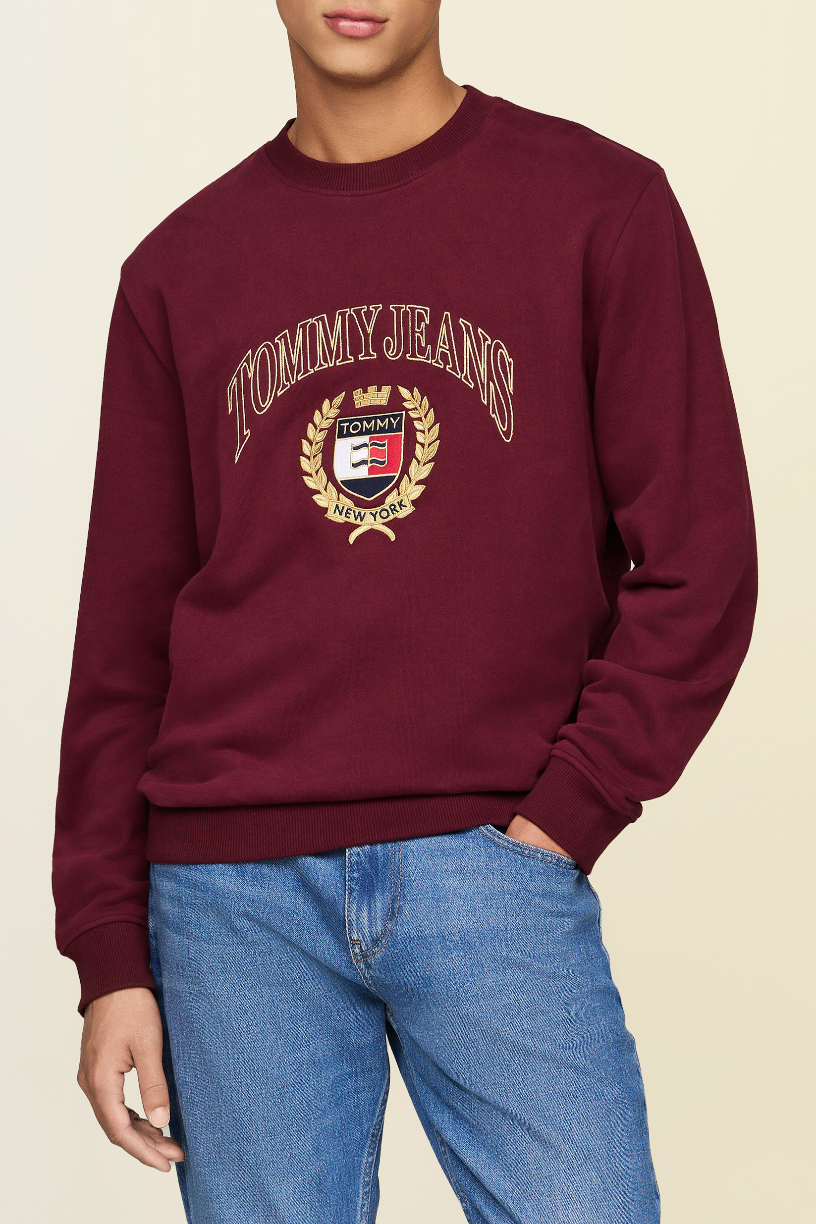 תמונת דוגמן קידמית של סווטשירט עם צווארון מעוגל