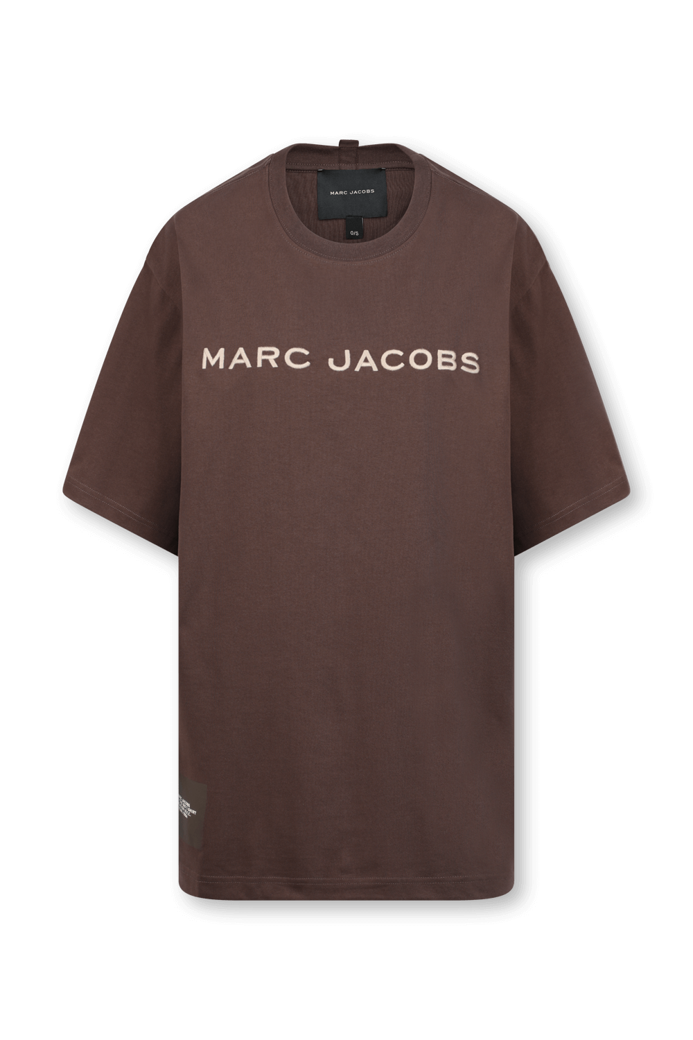 תמונה קידמית של טי שירט קצרה אוברסייז עם לוגו בגוון חום