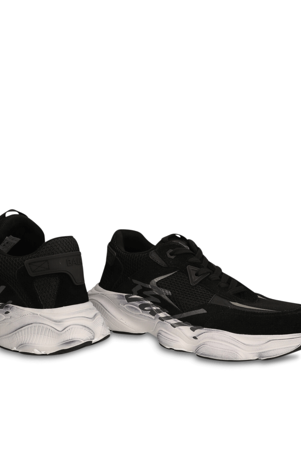 תמונת תקריב של נעלי סניקרס