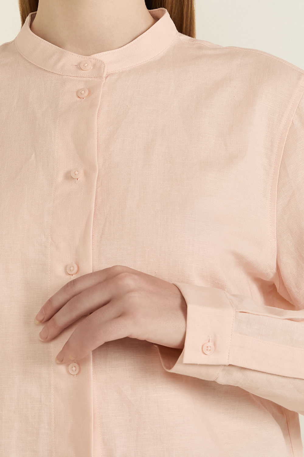 תמונת תקריב דוגמן של חולצת כפתורים