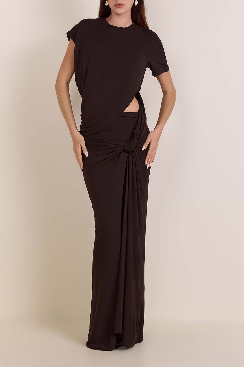 תמונת דוגמן קידמית של שמלת מקסי א-סימטרית