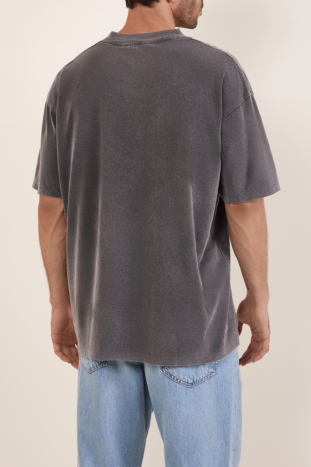 תמונת תקריב דוגמן של חולצת טי