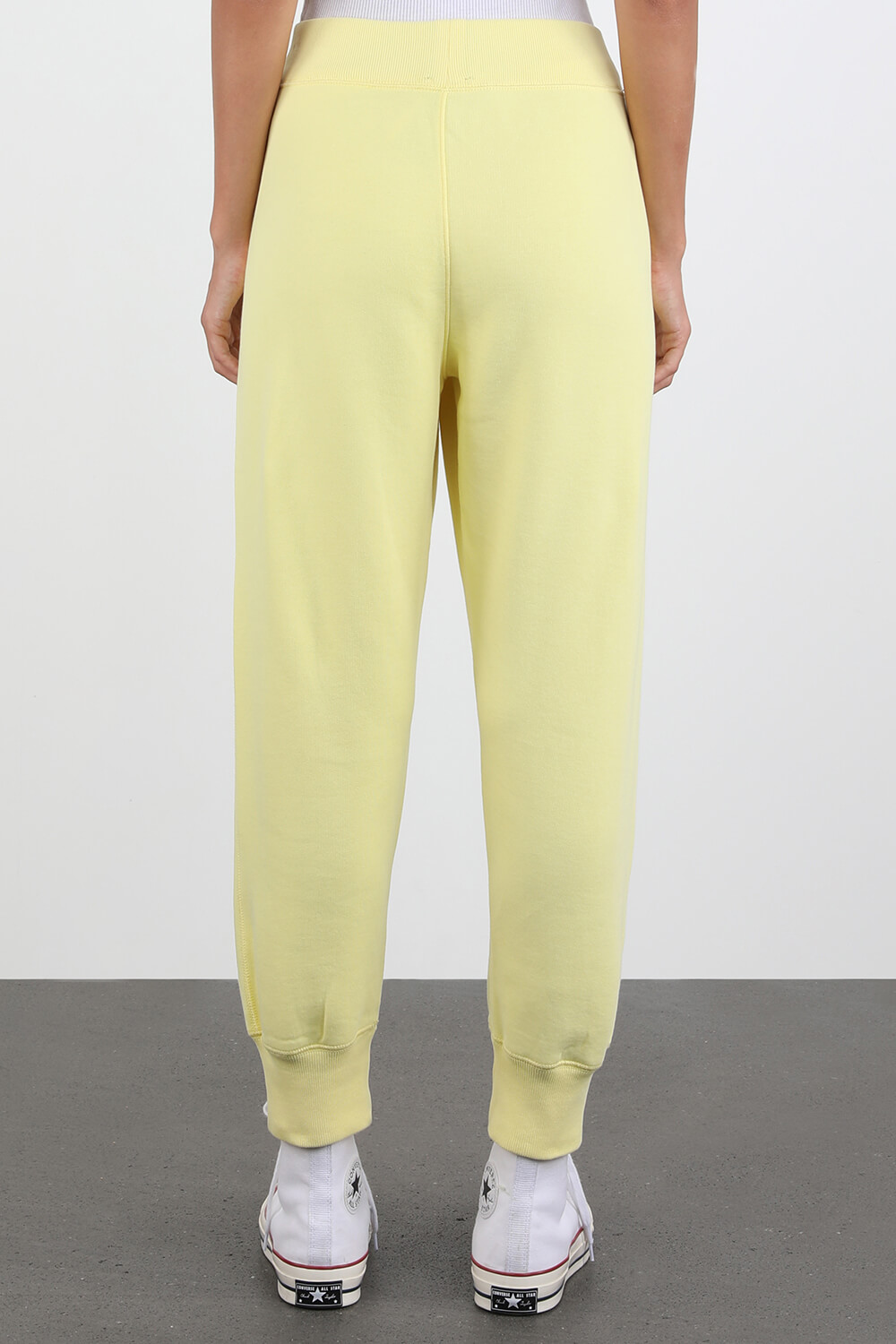 תמונת דוגמן אחורית של Ankle Sweatpants in Light Yellow