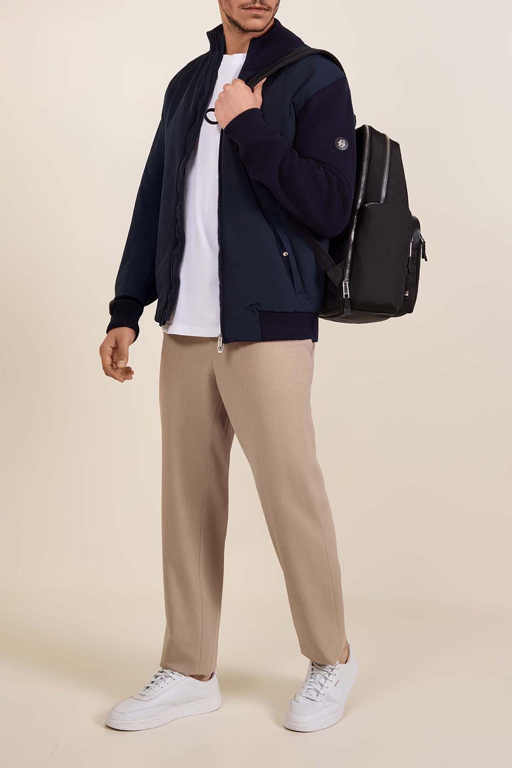 תמונת דוגמן קידמית של תיק גב