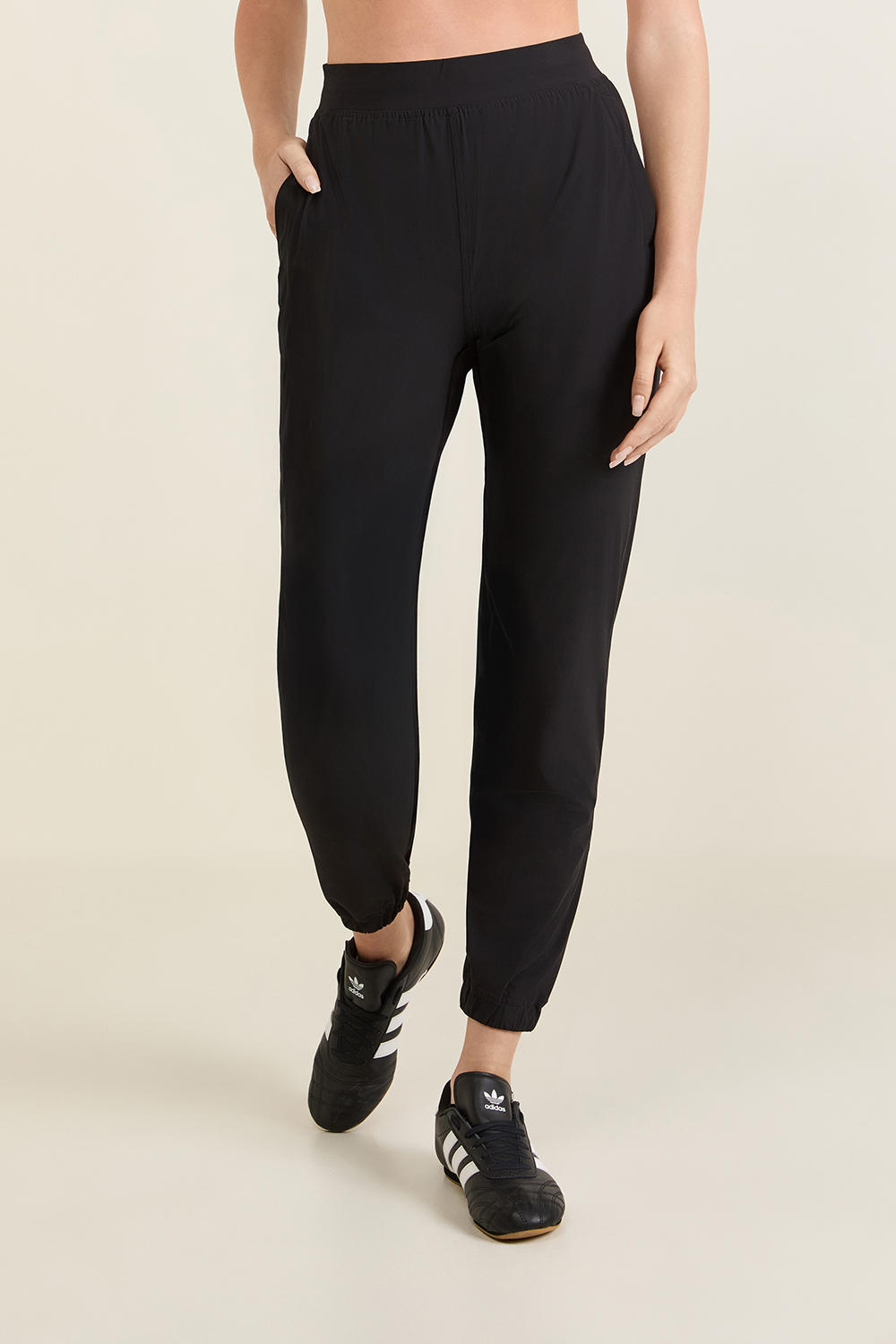 תמונת דוגמן קידמית של Adapted State High-Rise Jogger