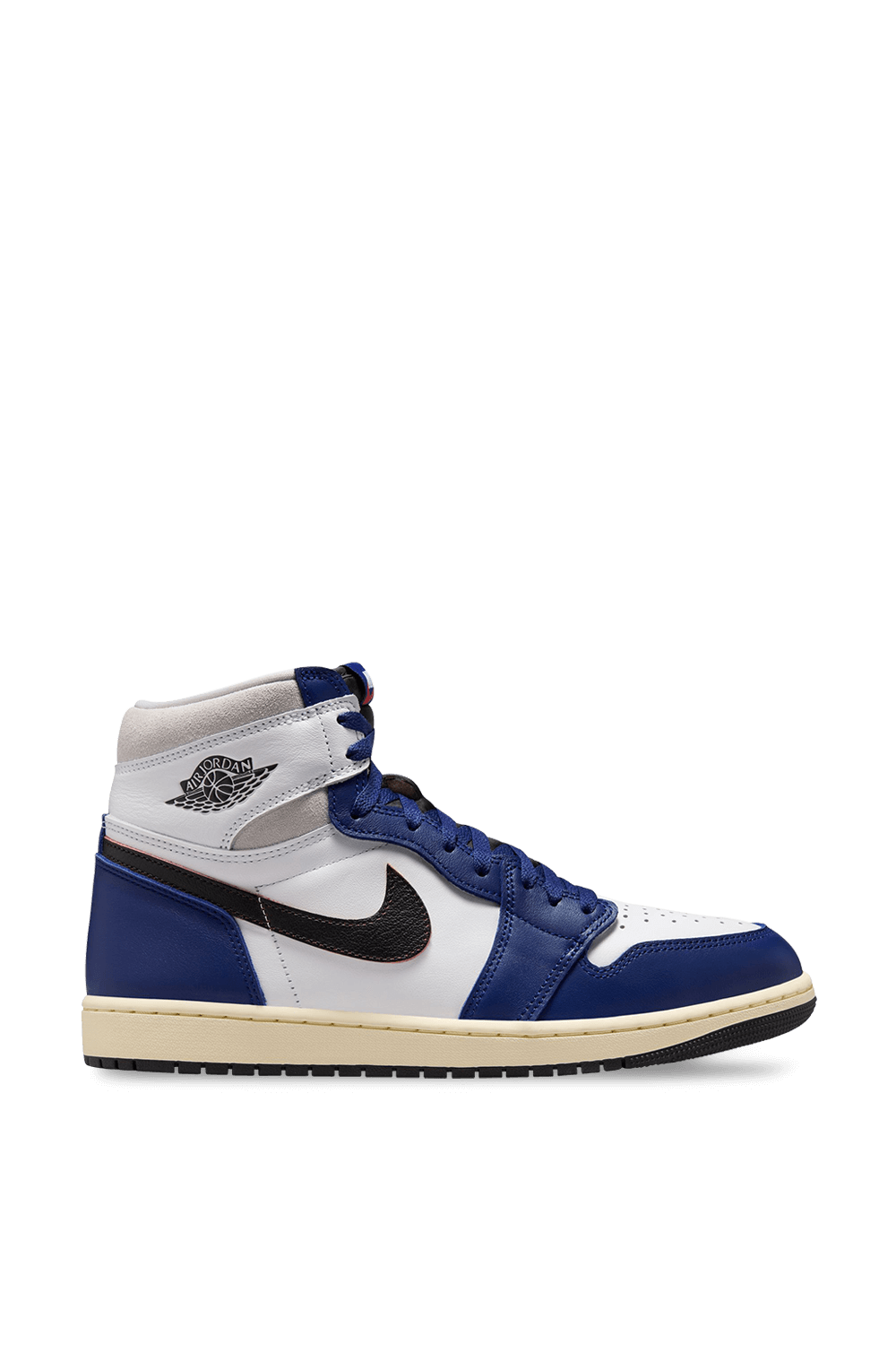 תמונה קידמית של נעלי סניקרס אייר ג'ורדן 1 רטרו