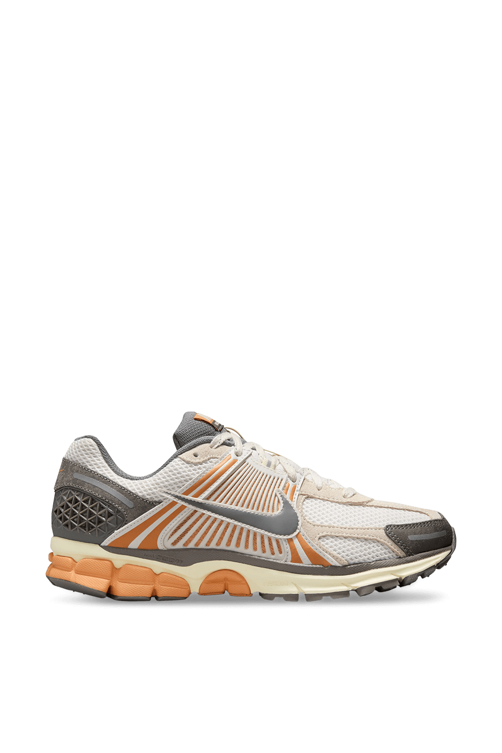 תמונה קידמית של נעלי סניקרס זום וומרו 5