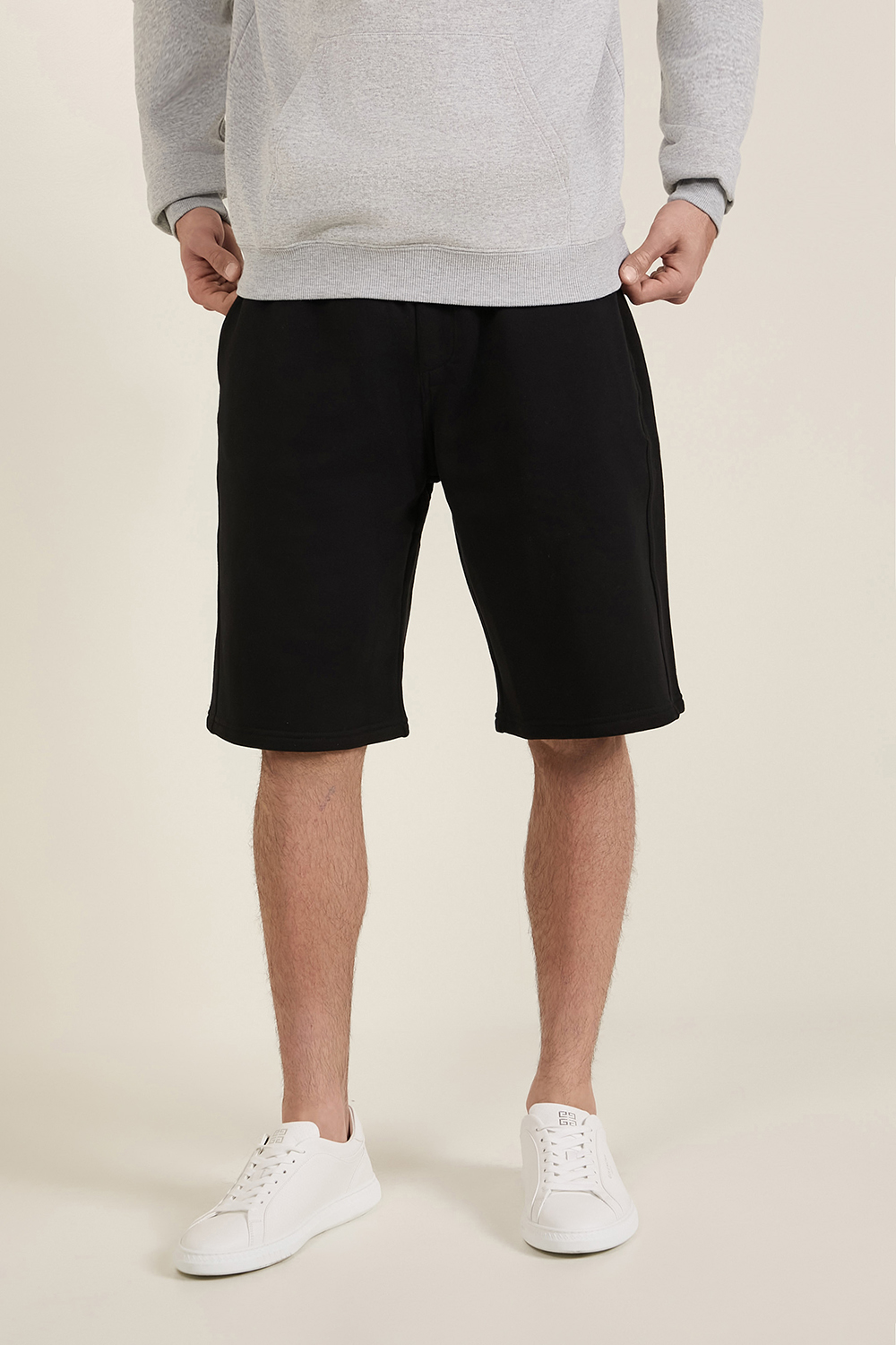 תמונת דוגמן קידמית של מכנסי ברמודה