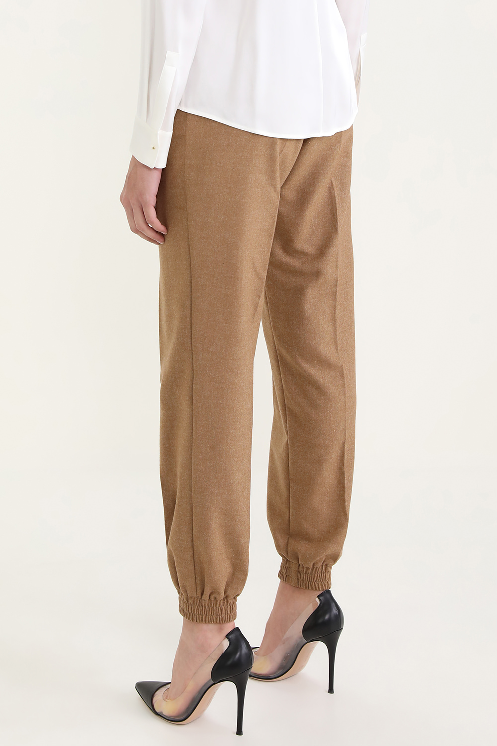 תמונת דוגמן אחורית של מכנסי אופנה מצמר