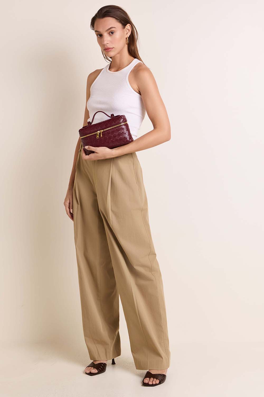 תמונת דוגמן קידמית של תיק באנג באנג וניטי