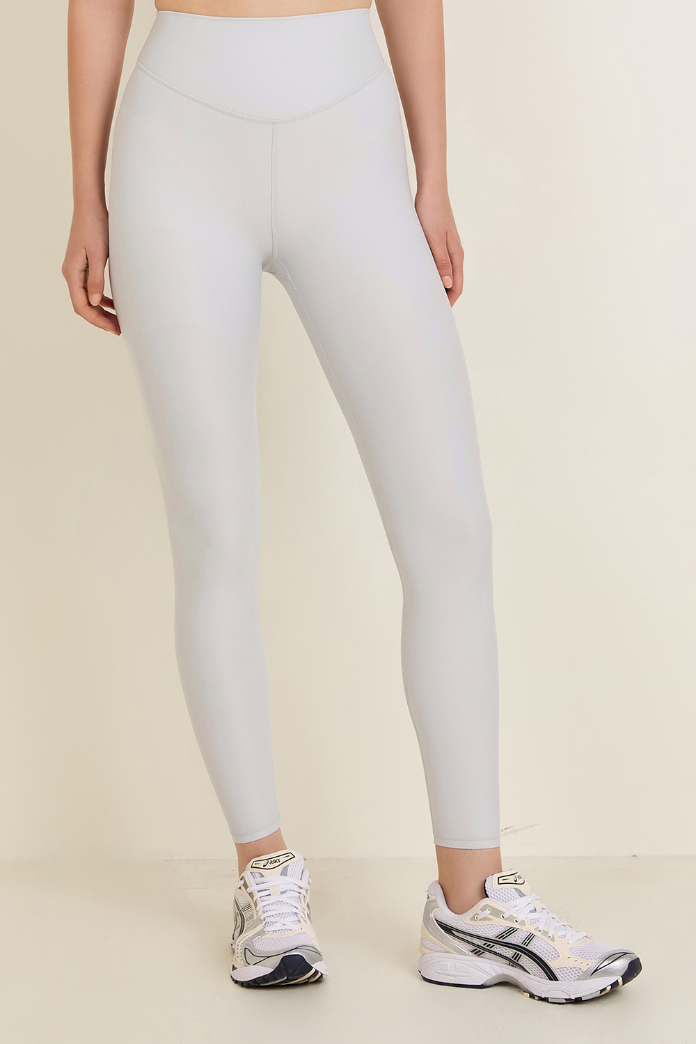 תמונת דוגמן קידמית של Wunder Under SenseKnit High-Rise Tight 25''