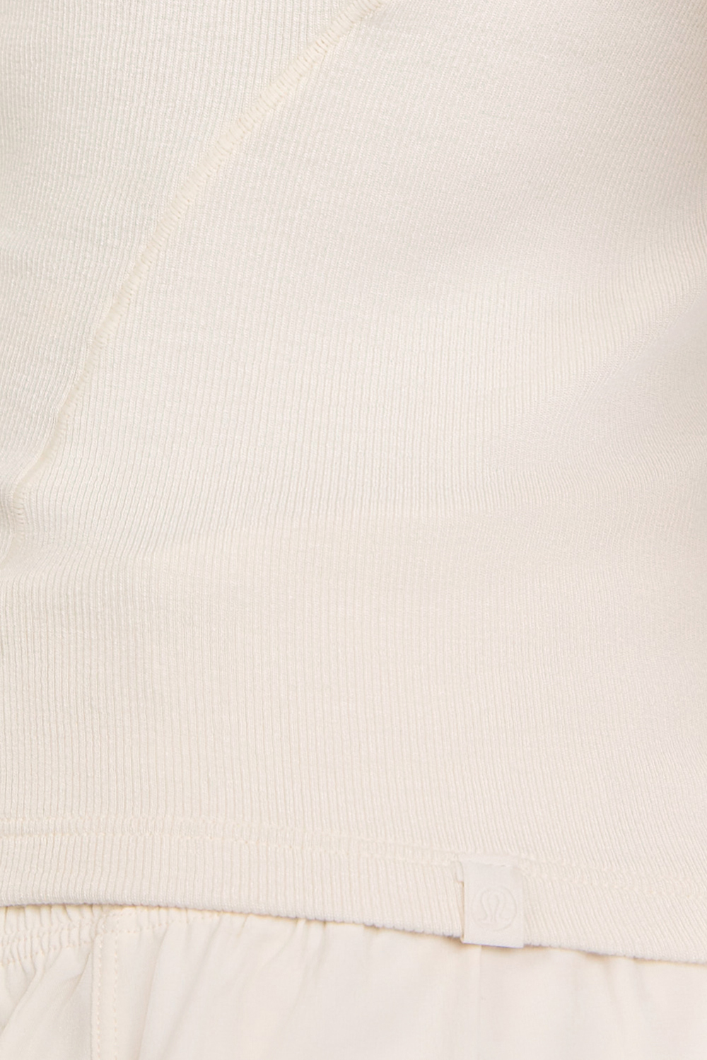 תמונת תקריב דוגמן של Hold Tight Henley Tank