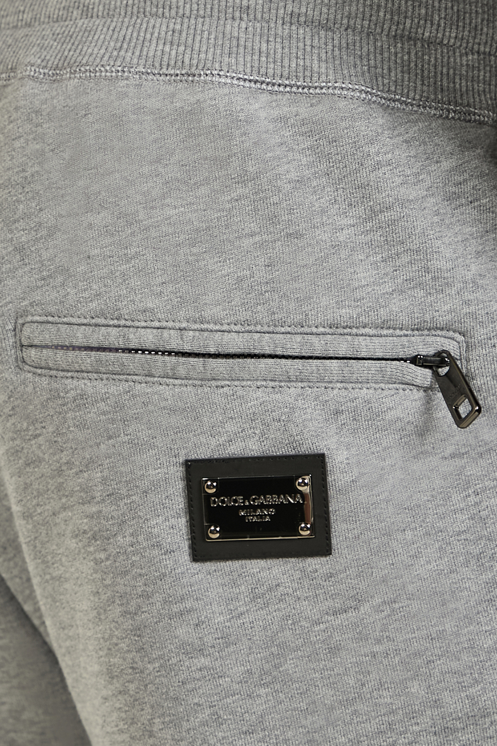 תמונת תקריב דוגמן של מכנסי ג'וג ארוכים