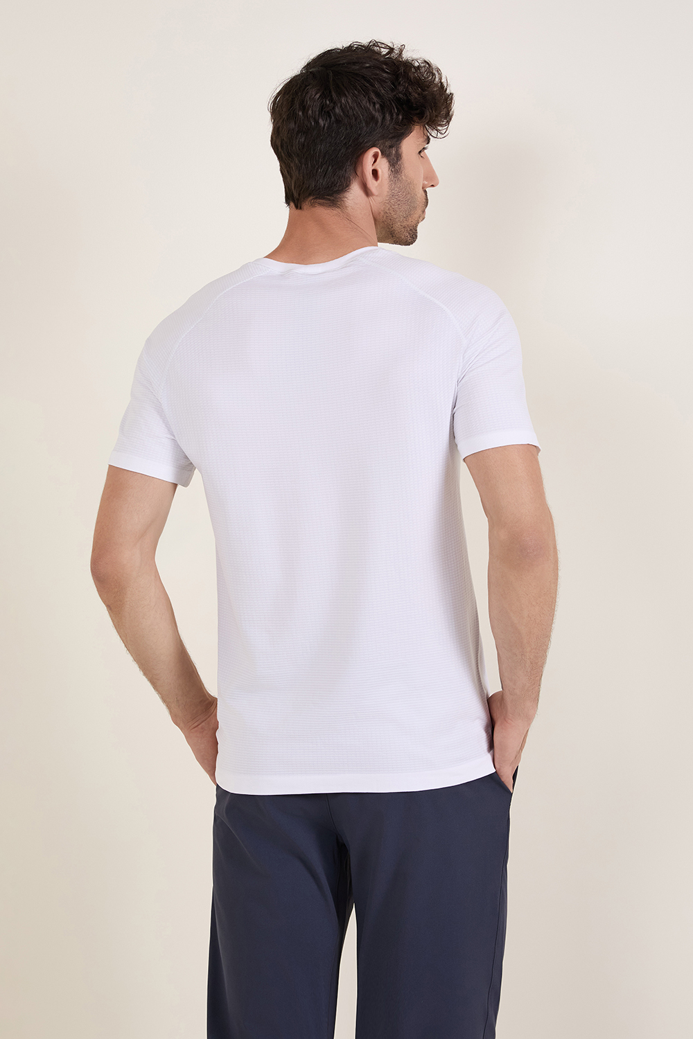 תמונת דוגמן אחורית של Metal Vent Tech Short-Sleeve Shirt