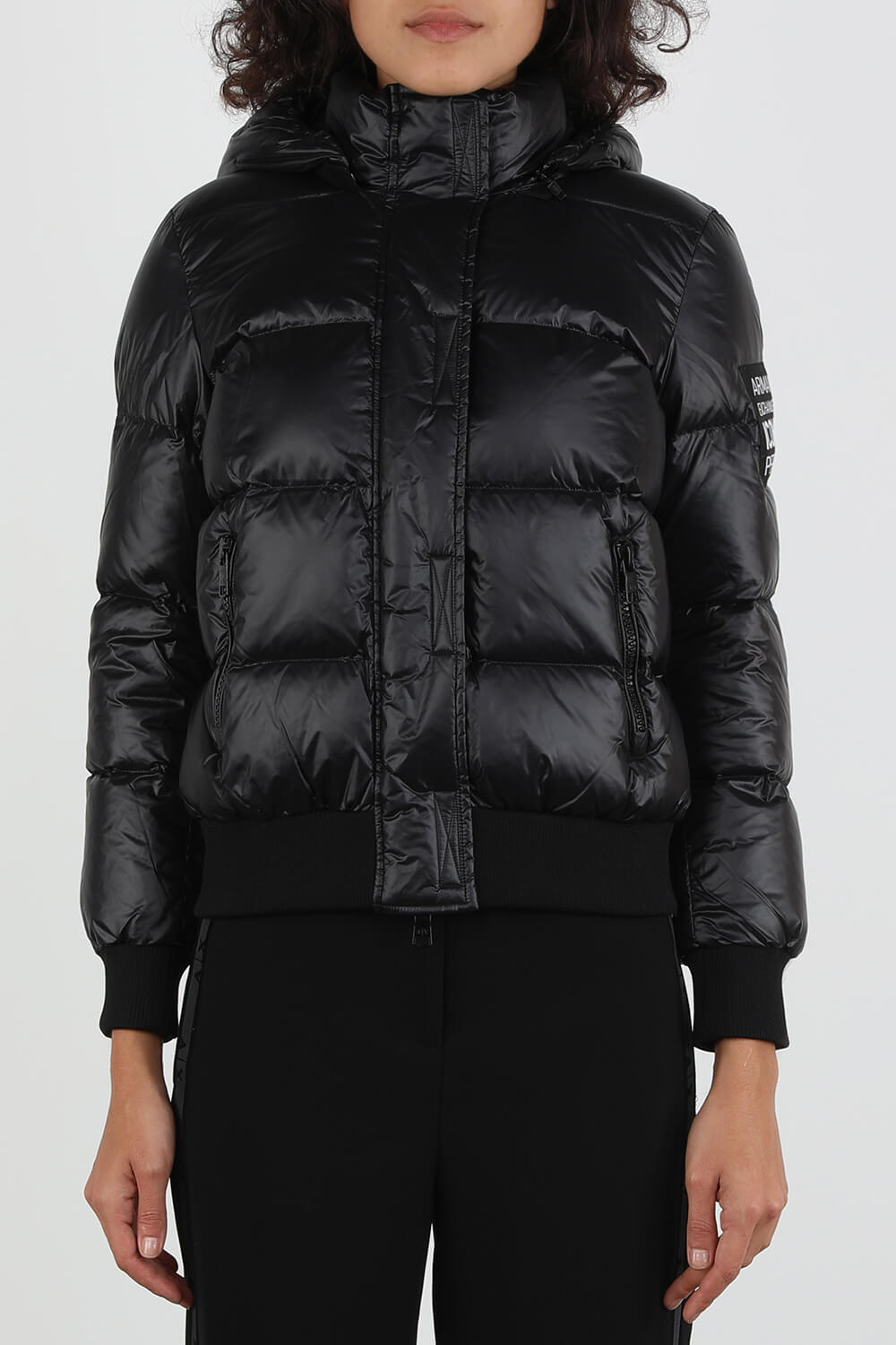 תמונת דוגמן קידמית של מעיל פאפר בצבע שחור