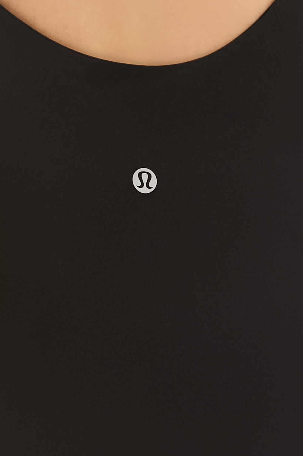 תמונת תקריב דוגמן של Align&trade; Waist-Length Cami Tank Top A/B Cup