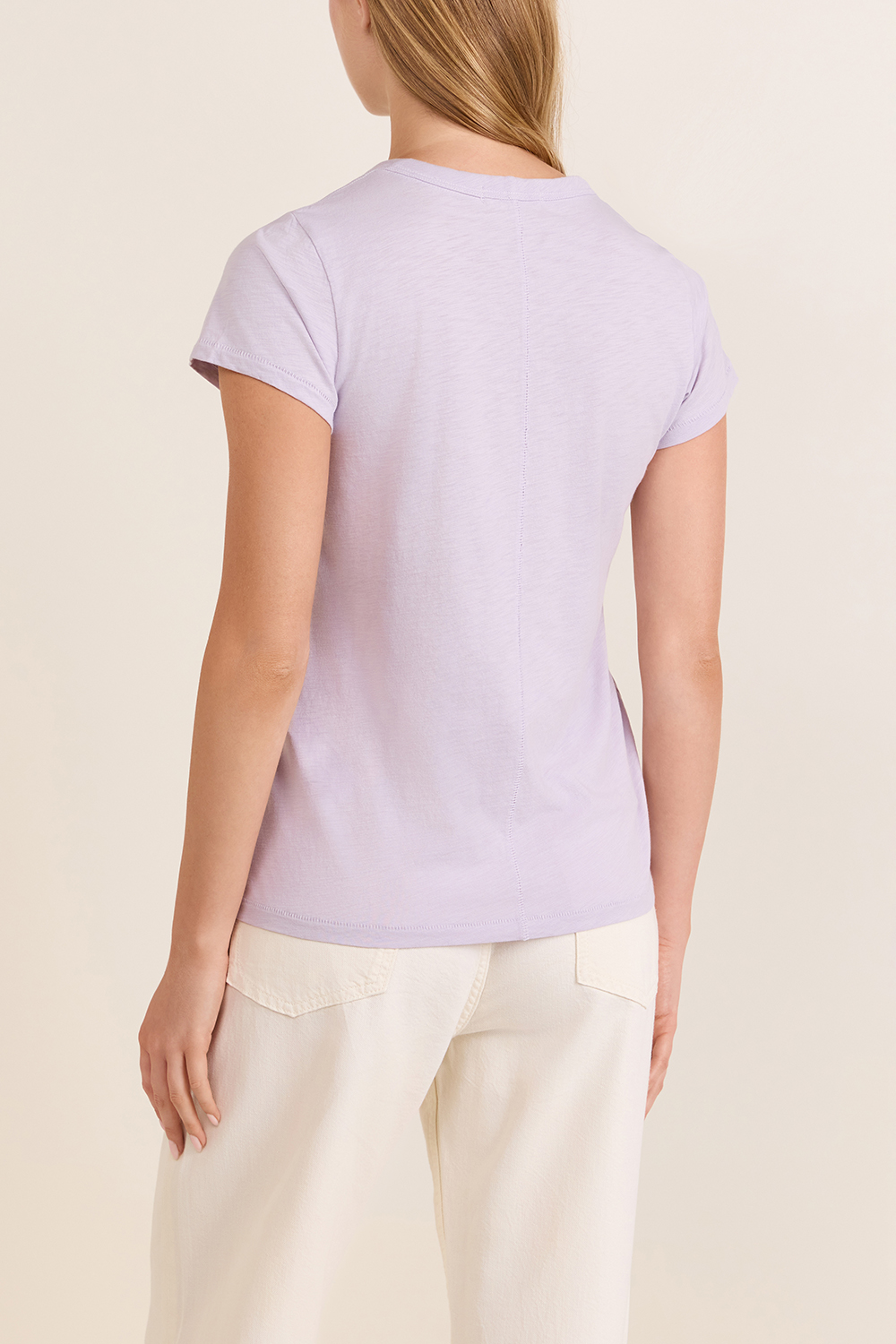 תמונת דוגמן אחורית של חולצת טי