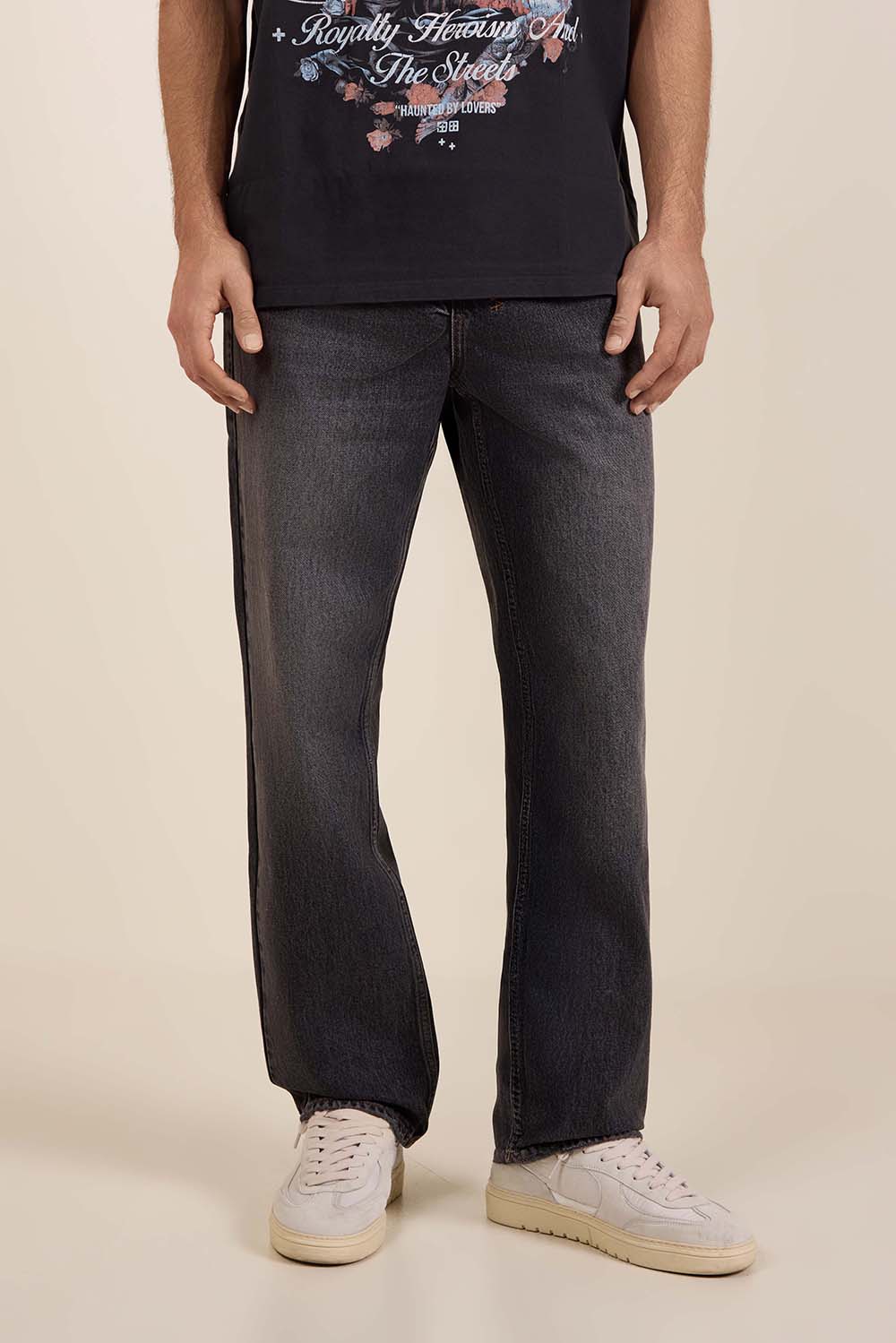 תמונת דוגמן קידמית של מכנסי ג'ינס ישרים