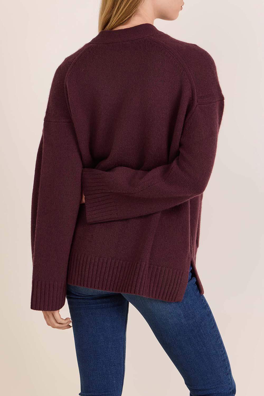 תמונת דוגמן אחורית של קרדיגן קשמיר