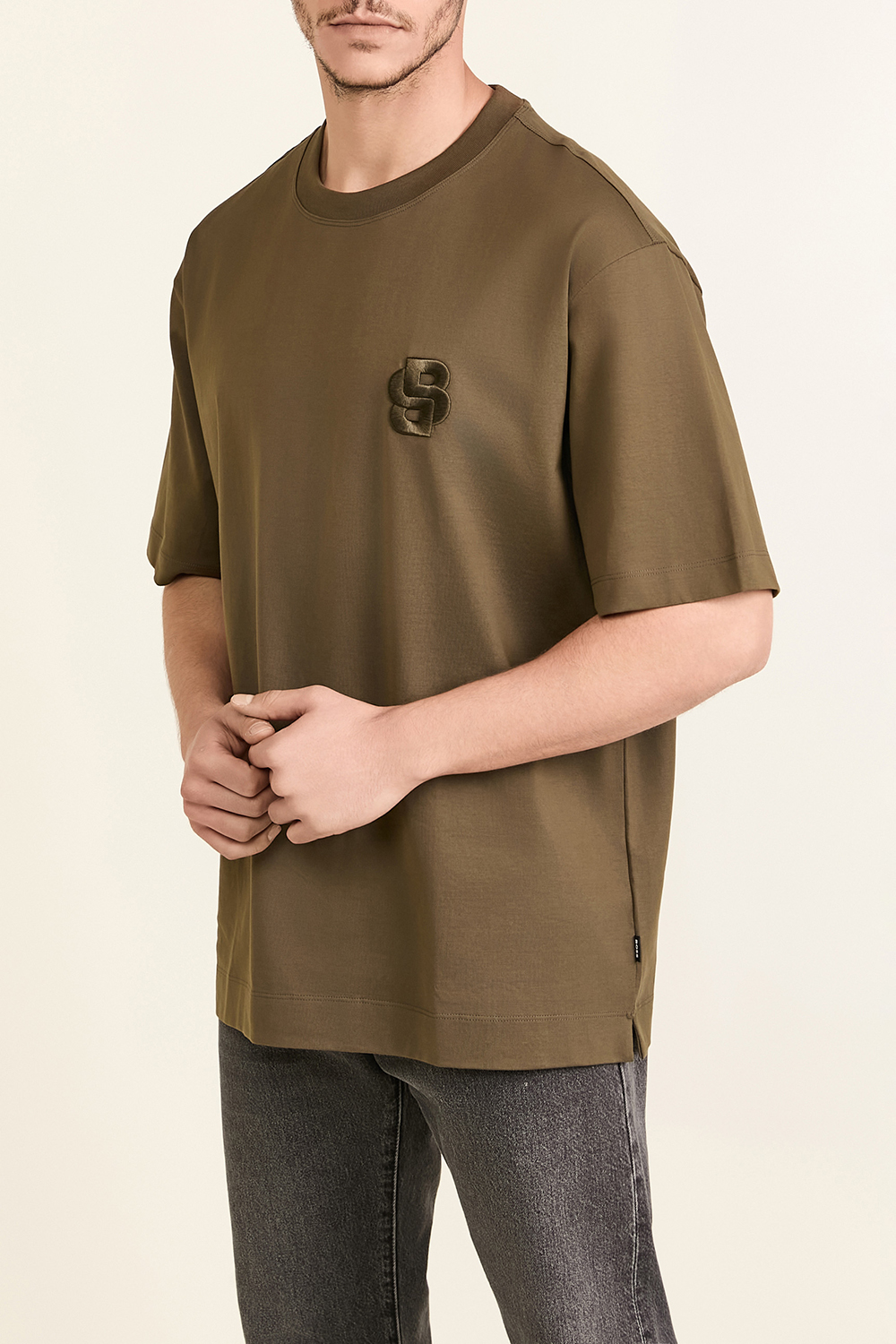 תמונת דוגמן קידמית של חולצת טי