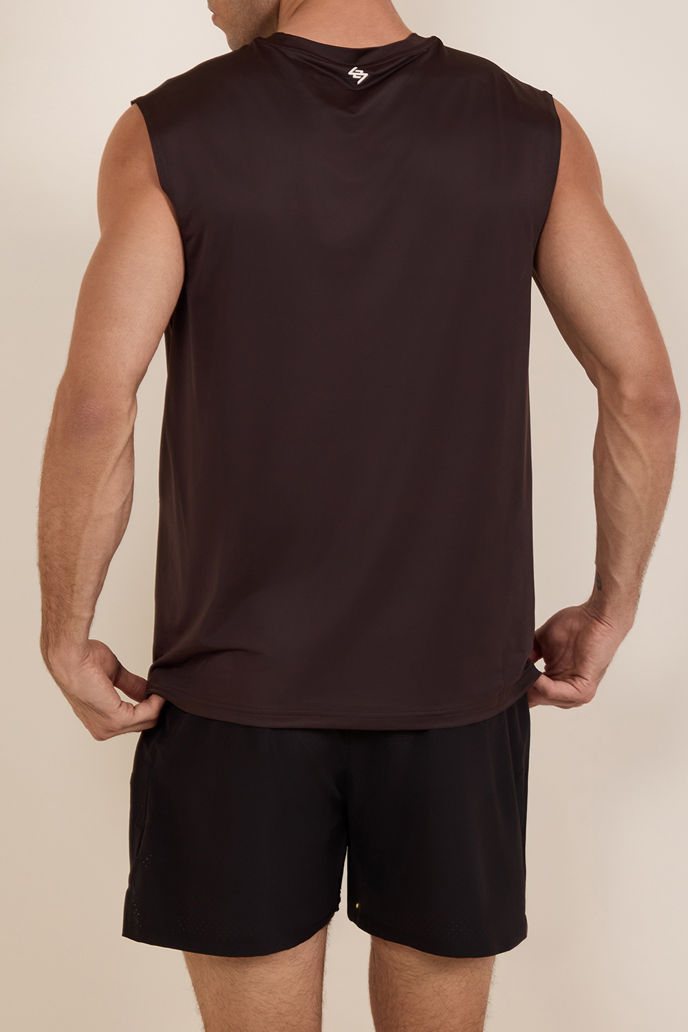 תמונת תקריב דוגמן של גופייה לאימון 247