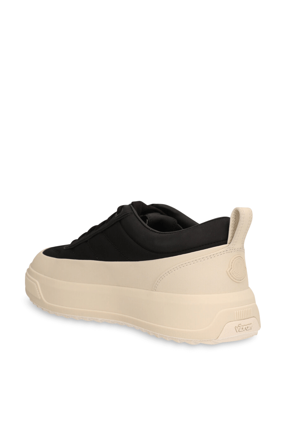 תמונה אחורית של נעלי סניקרס