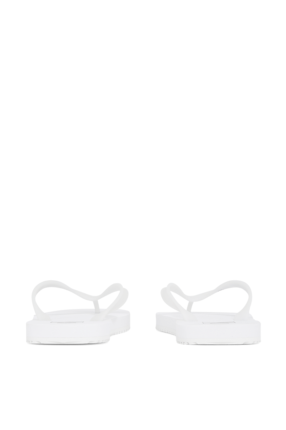 תמונת תקריב של כפכפי אצבע