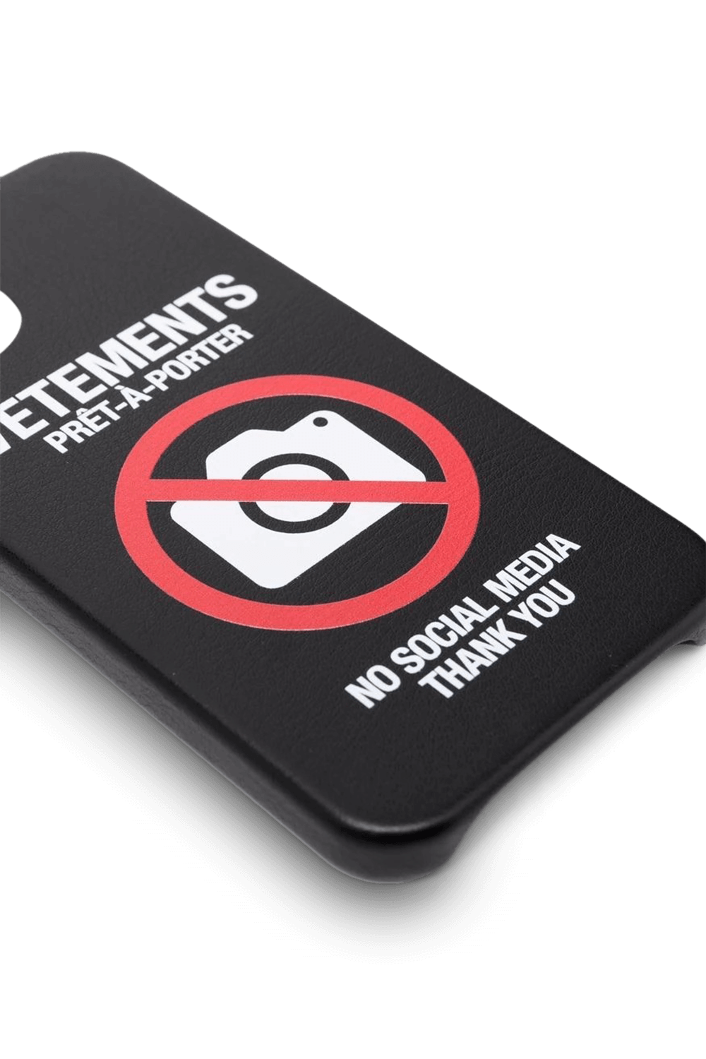 תמונת תקריב של כיסוי לאייפון 13 פרו מקס