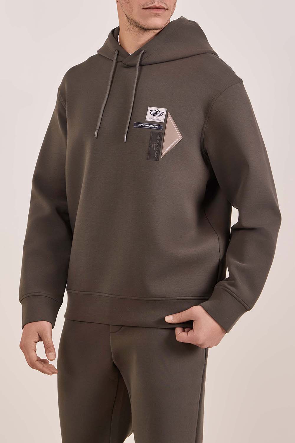 תמונת דוגמן קידמית של סווטשירט קפוצ'ון