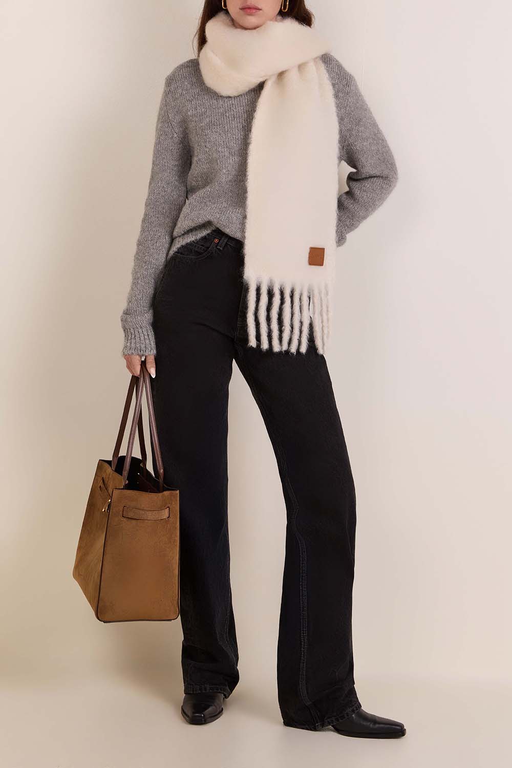 תמונת דוגמן קידמית של צעיף אנגורה