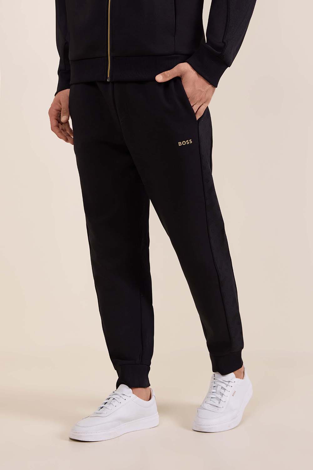 חליפת טרנינג