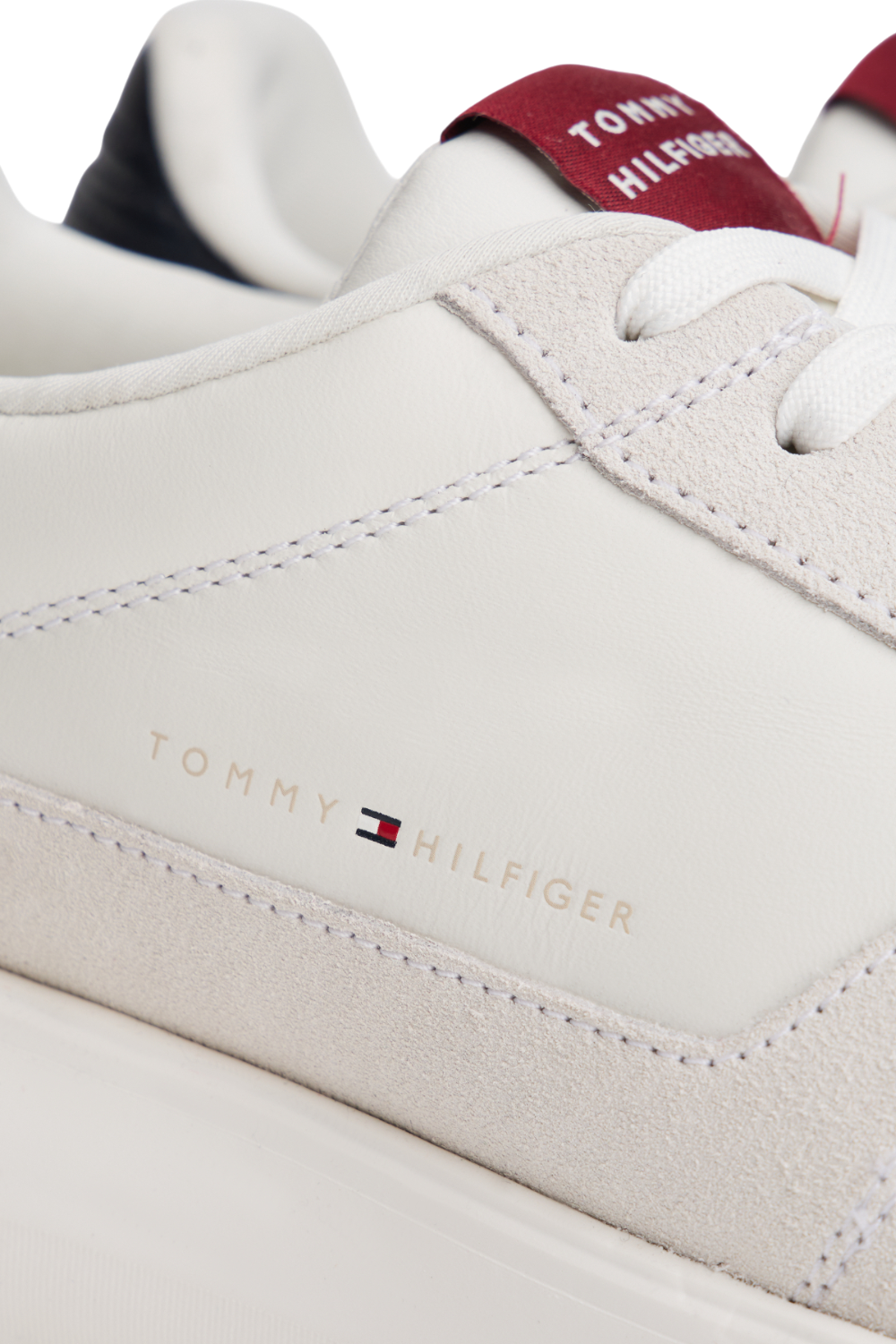 תמונת פנים של נעלי סניקרס