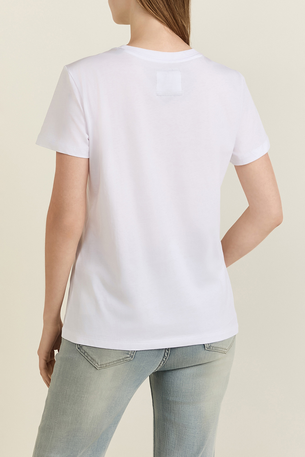 תמונת דוגמן אחורית של חולצת טי