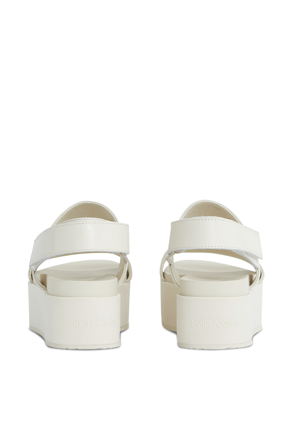 תמונת תקריב של סנדלי סלינג בק פלטפורמה