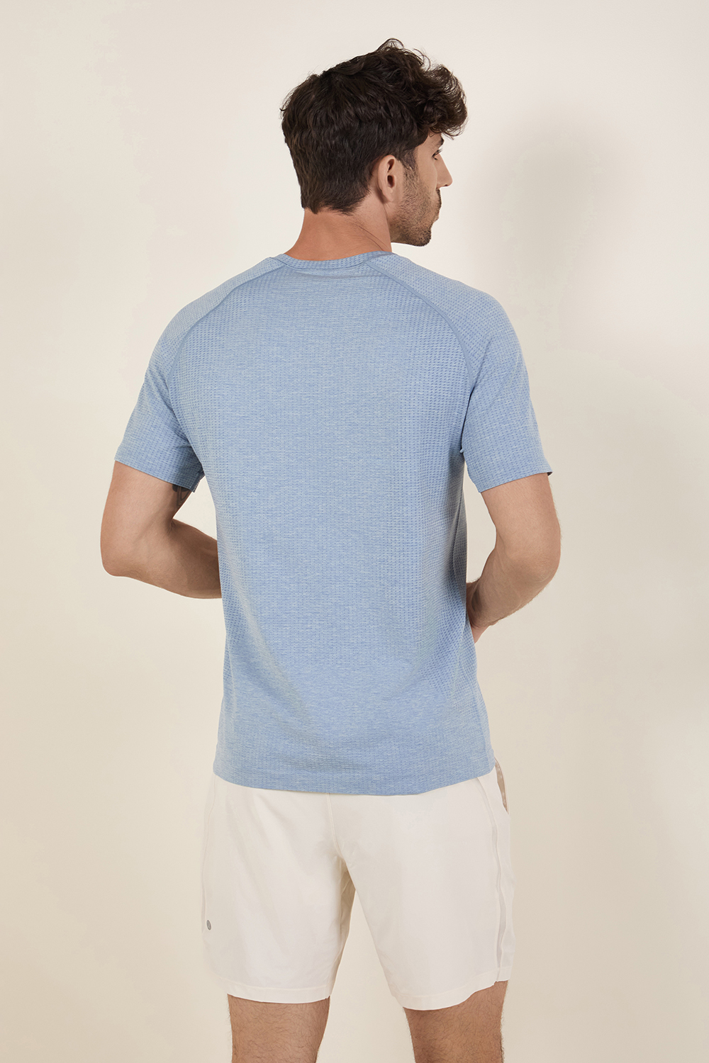 תמונת דוגמן אחורית של Metal Vent Tech Short-Sleeve Shirt