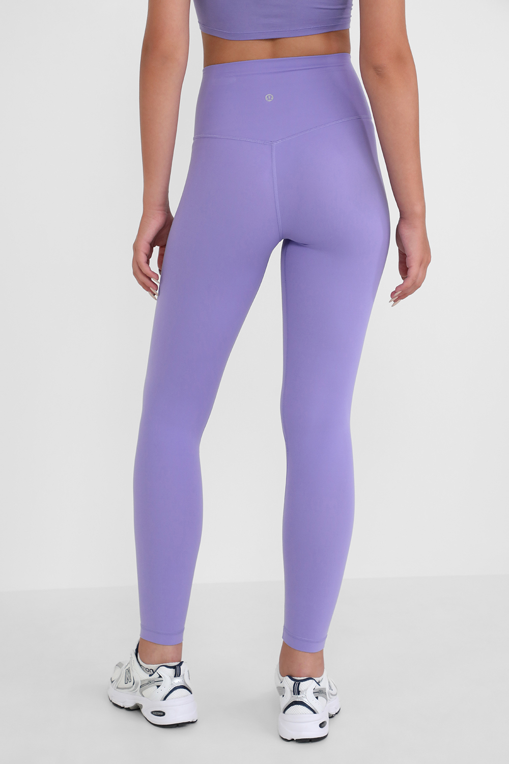 תמונת דוגמן אחורית של Align™ High-Rise Pant 25